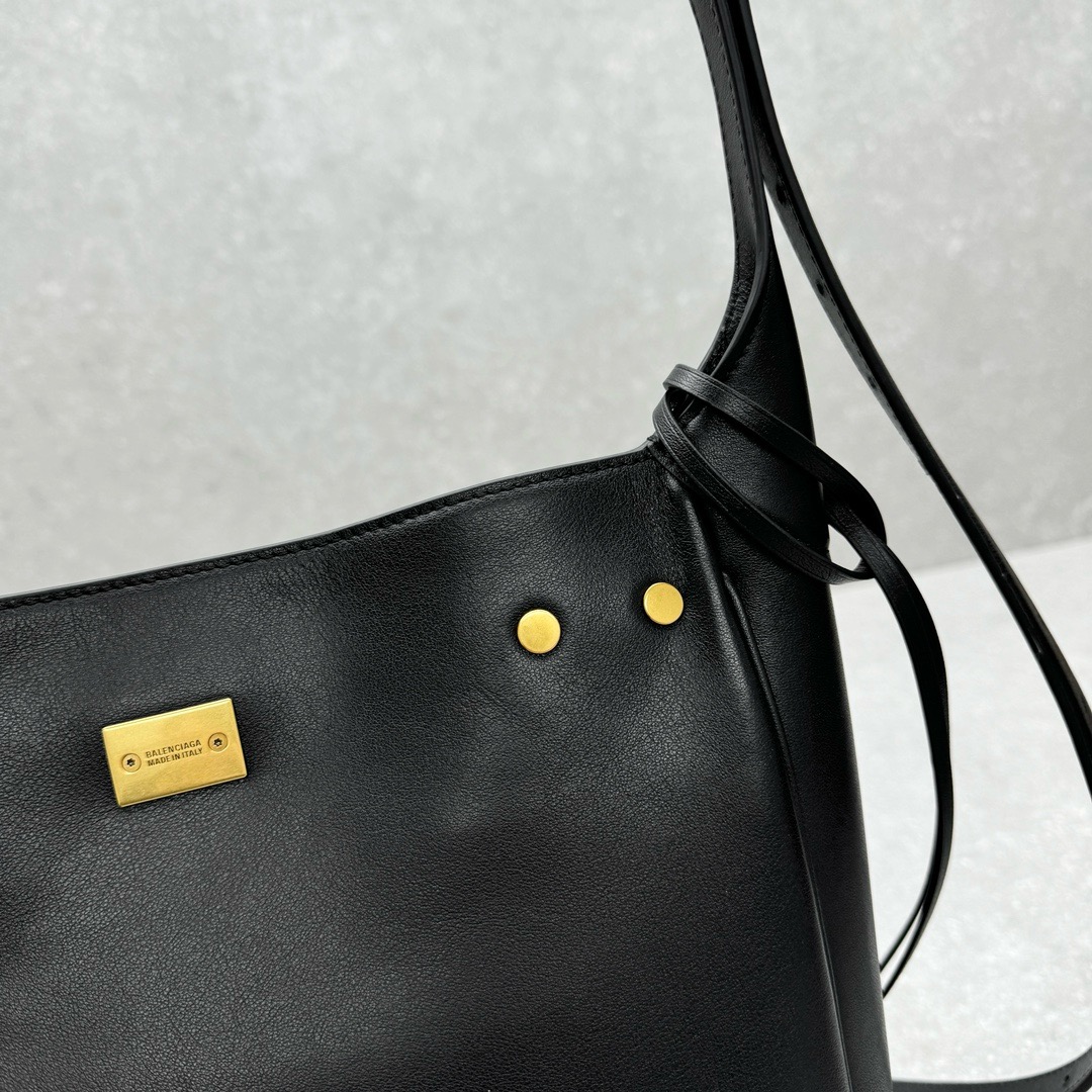Miu Miu Matelassé Nappa Leather Shoulder Bag Miu Miu Matelassé Nappa Leather Shoulder Bag