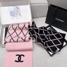 Chanel Long Vanity With Chain