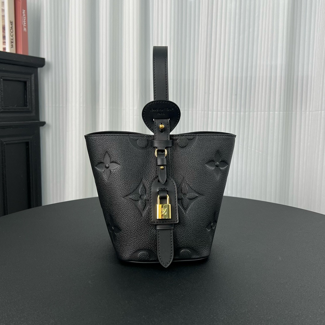 BV Intrecciato Bi-Fold Wallet