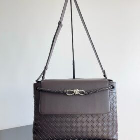 BV Medium Andiamo Messenger Bag
