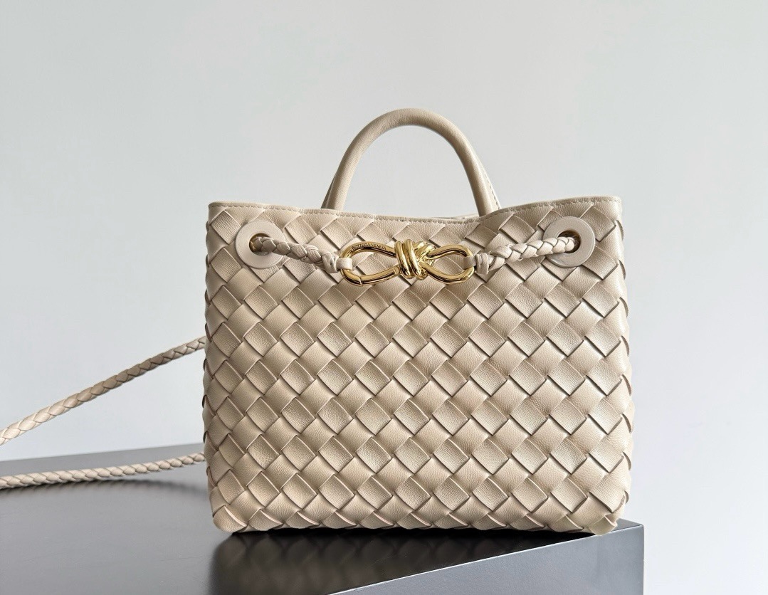 Miu Miu Wander Shoulder Bag