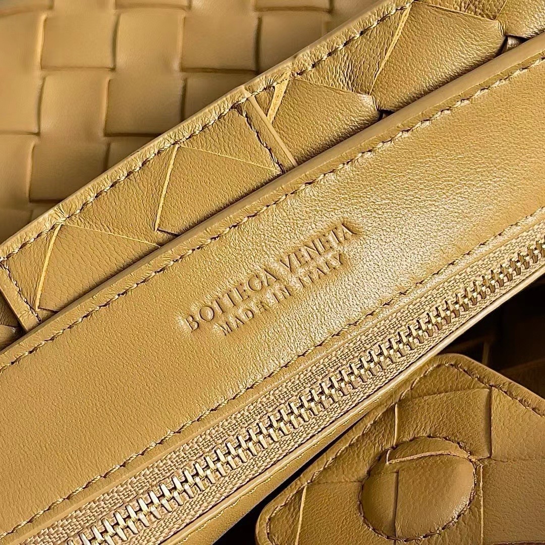 Balenciaga Rodeo Messenger Bag Balenciaga Rodeo Messenger Bag