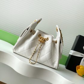 Loewe Medium Pebble Messenger Bag