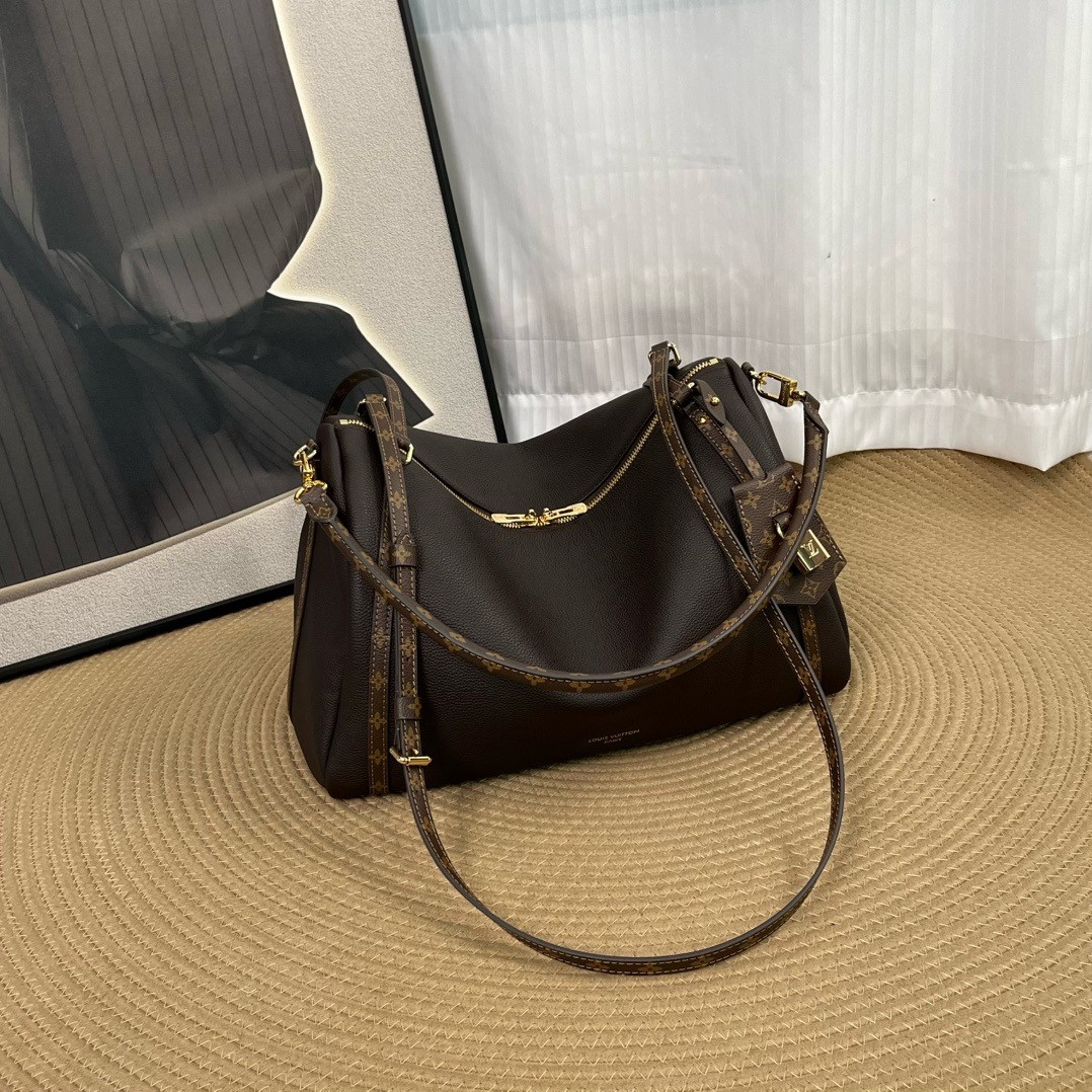 The Row Marlo 17 Bag in Leather