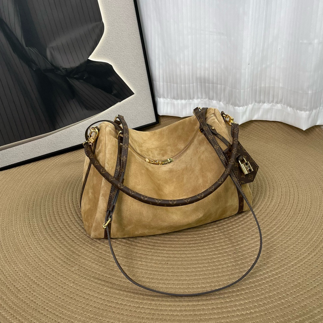 The Row Marlo 17 Bag in Leather The Row Marlo 17 Bag in Leather